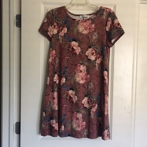 Velvety soft short-sleeved dress